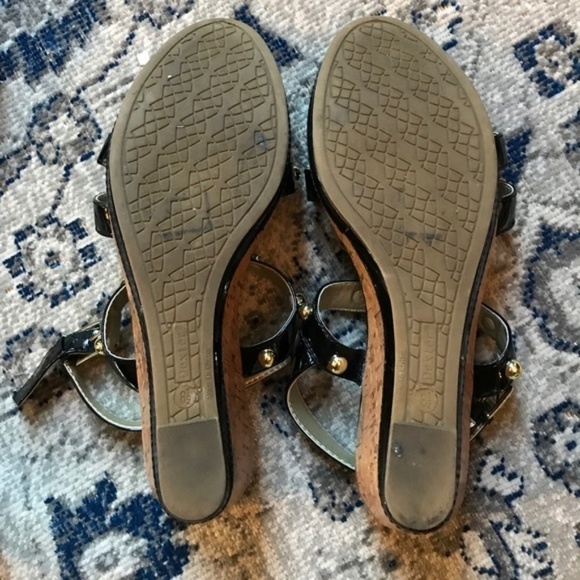 DEXTER: Fun and Spunky Gold Stud and Cork Wedge - Picture 5 of 8